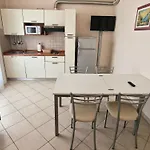 Ducale מלון דירות 3*